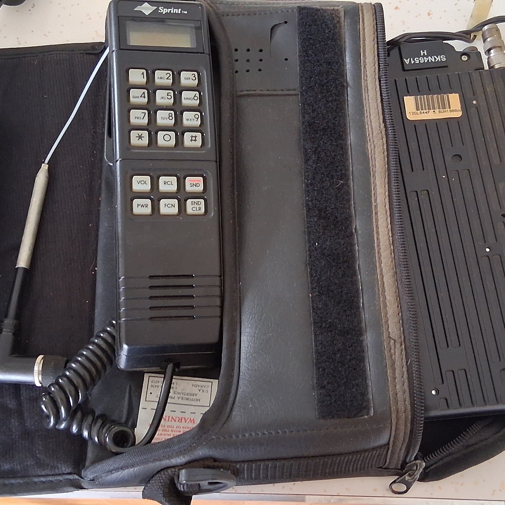 Sprint Vintage Mobile Phone with Case